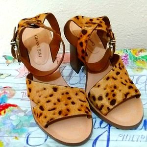 Gianni Bini leopard print heel sandals